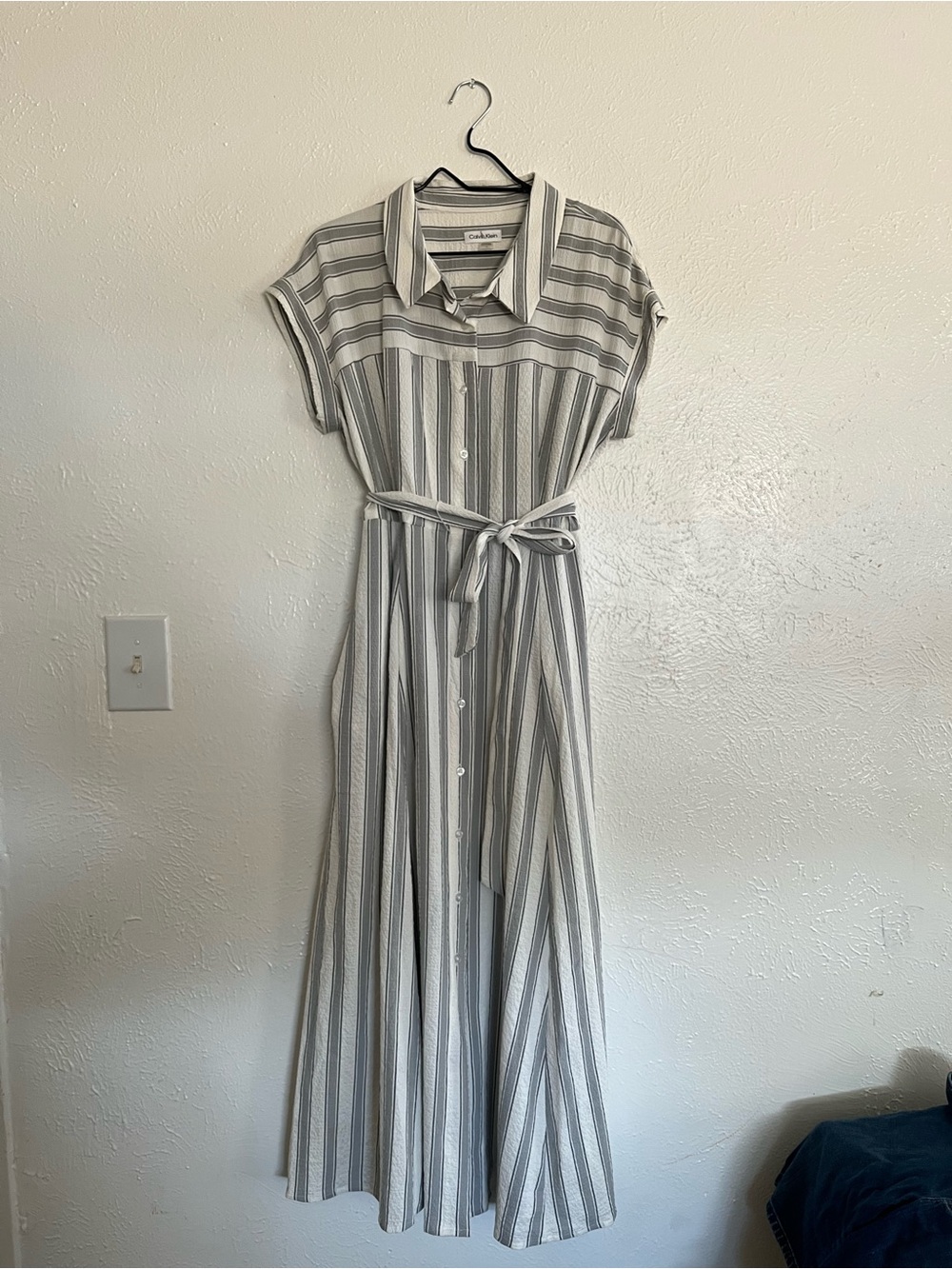 Calvin Klein Light Gray Striped Button-Front Maxi Dress with Waist Tie